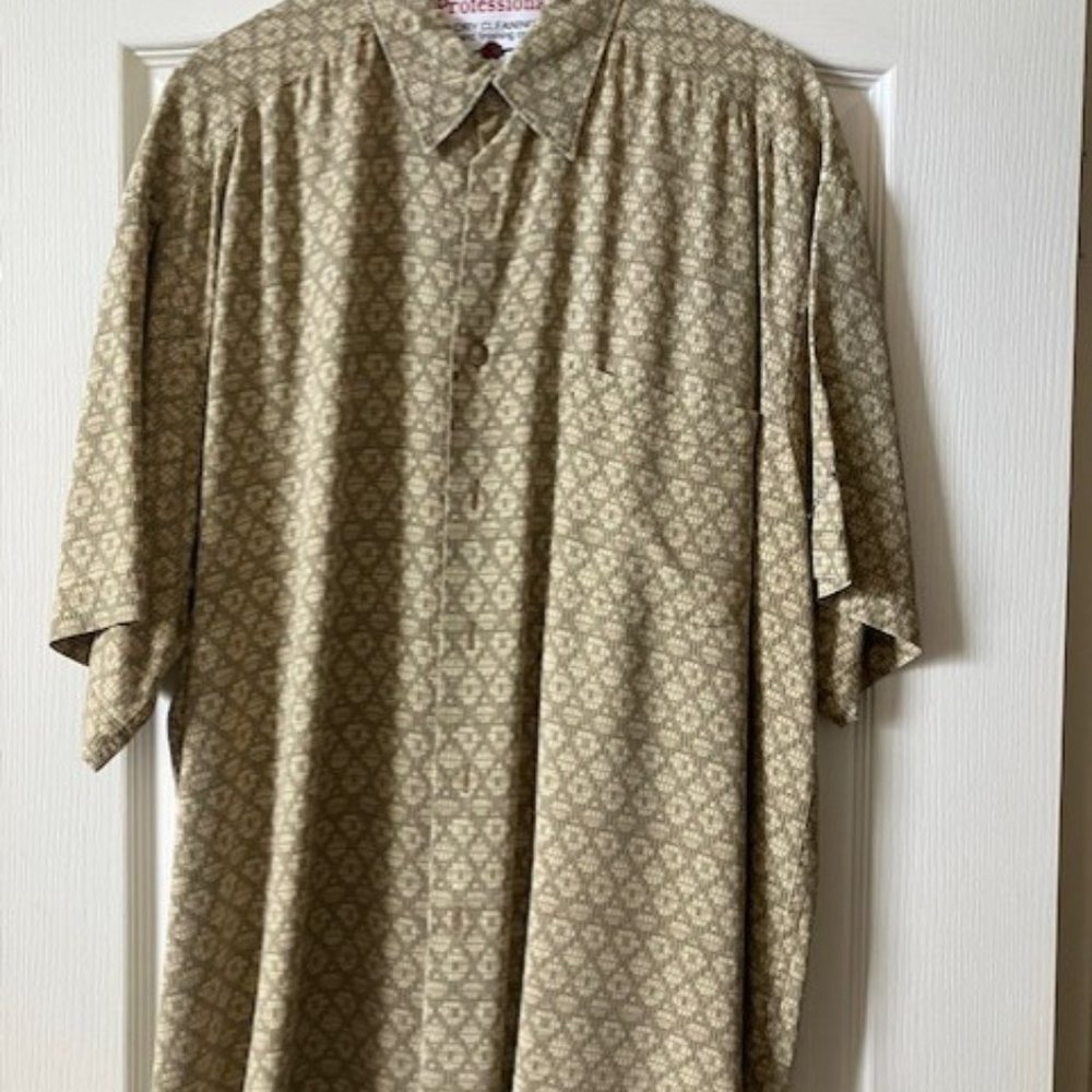 Claiborne Men's casual dress shirt in beige and brown